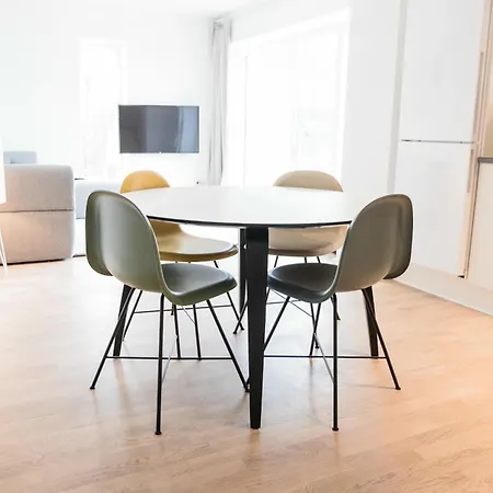Spacious 1-bed W. Private Terrace Lägenhet *